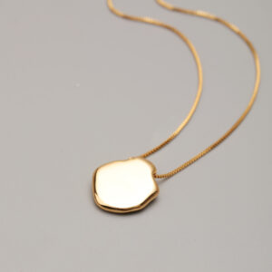 Smooth pendant necklace