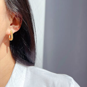 Granular U-shaped earrings