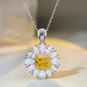 Crushed Ice Cutting Flower Necklace