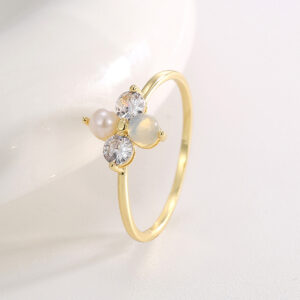 Four-leaf encrusted zircon shell bead ring