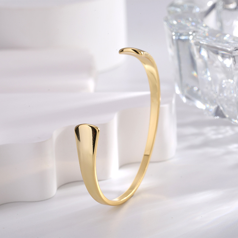 Elegant Simple Bangle